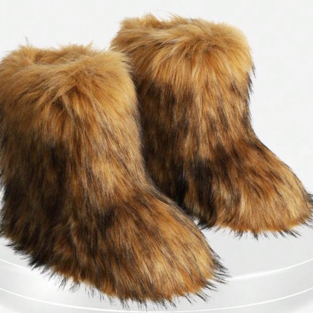 Women’s faux fur boots